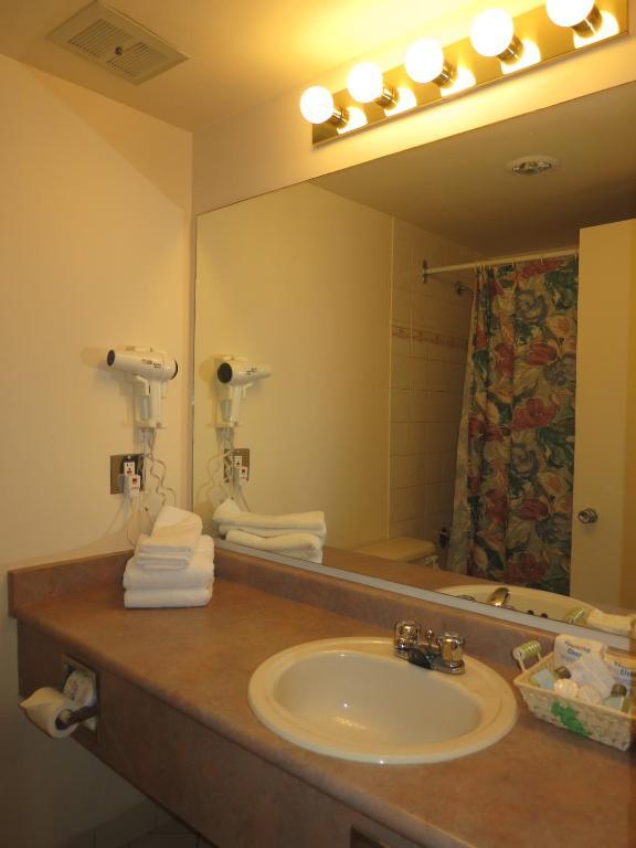 Tropicana Suite Hotel Vancouver Szoba fotó