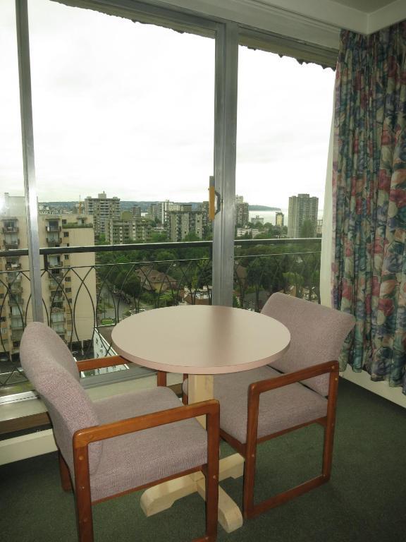 Tropicana Suite Hotel Vancouver Szoba fotó